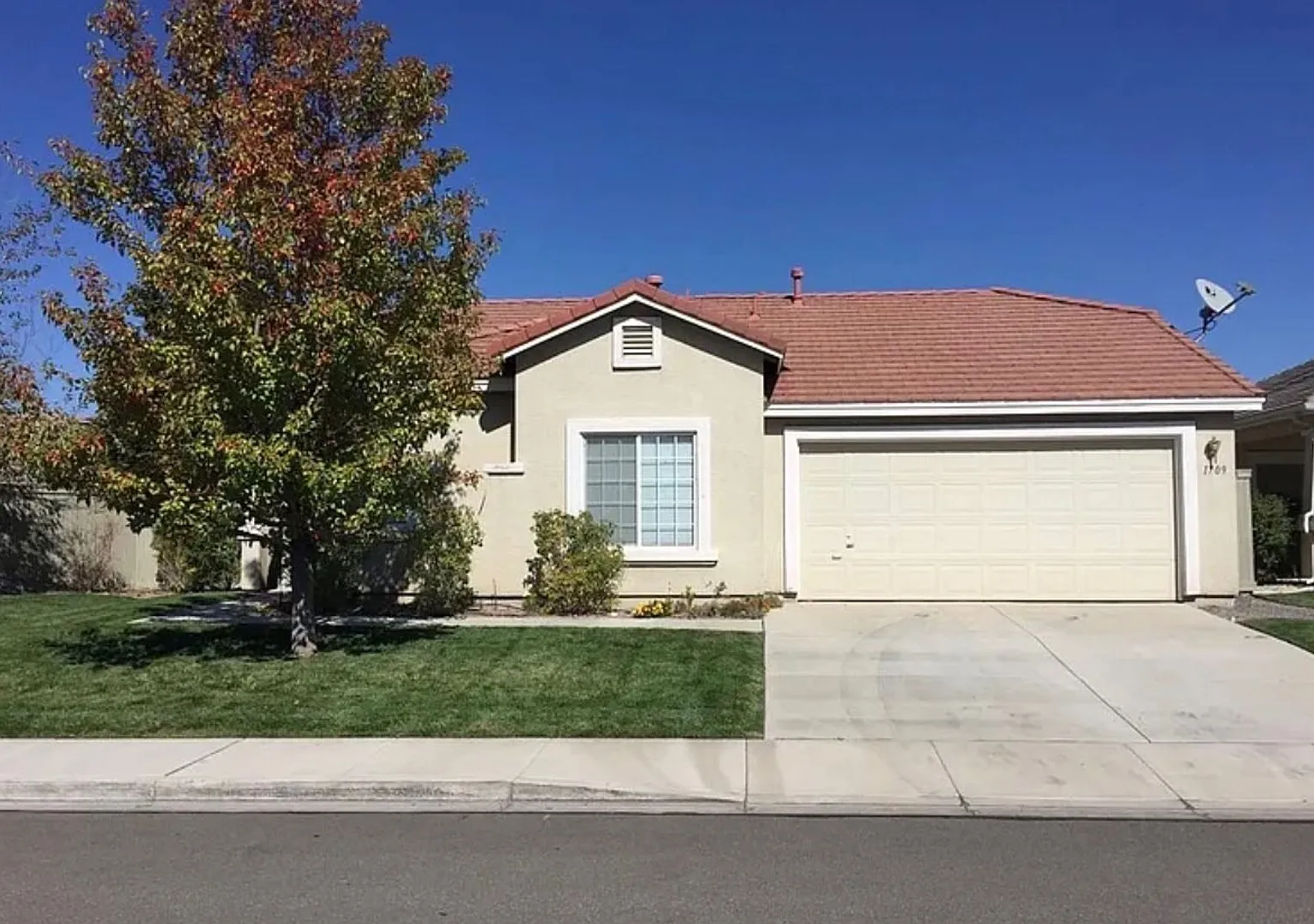 3 Bedroom | 2 bath | 2 Car | single story home — Photo 1