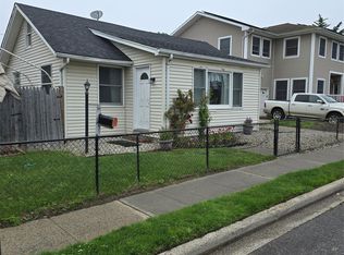 30 Julian Pl, Island Park, NY 11558