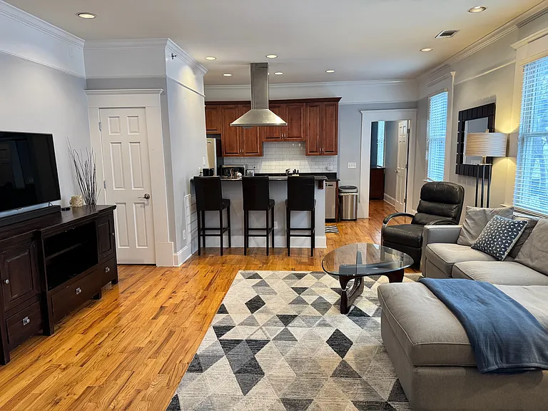 259 14th St NE #204 — Photo 4