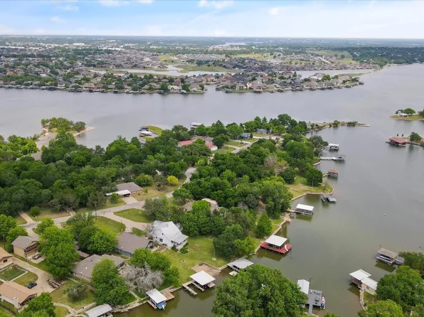 1221 Comanche Cove Dr, Granbury, TX 76048