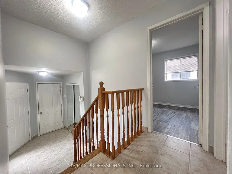 110 Springview Dr — Photo 4