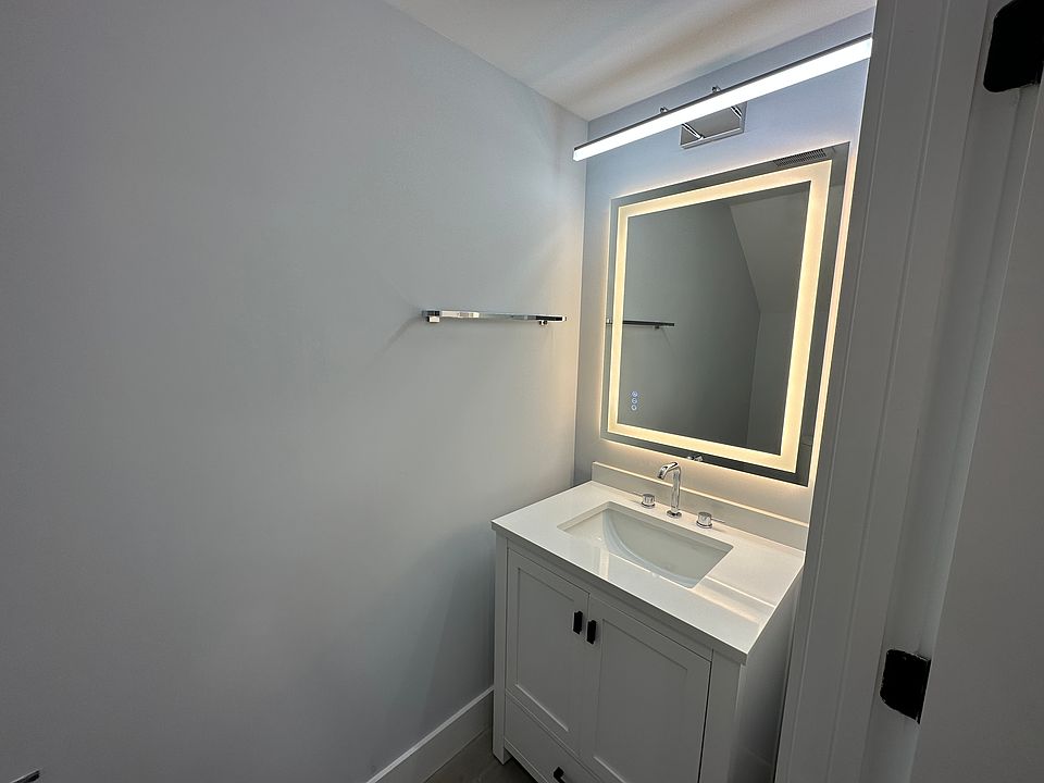 1st image of 275 Sailfish Dr E