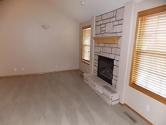 3rd image of 701 Shelley St