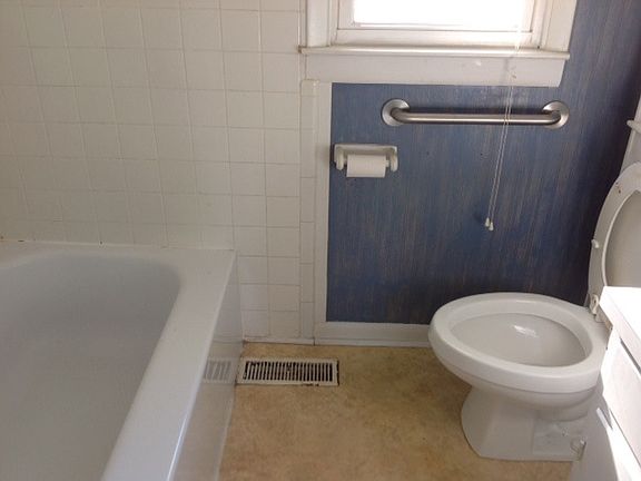 5th image of 1106 Francis Marion Dr