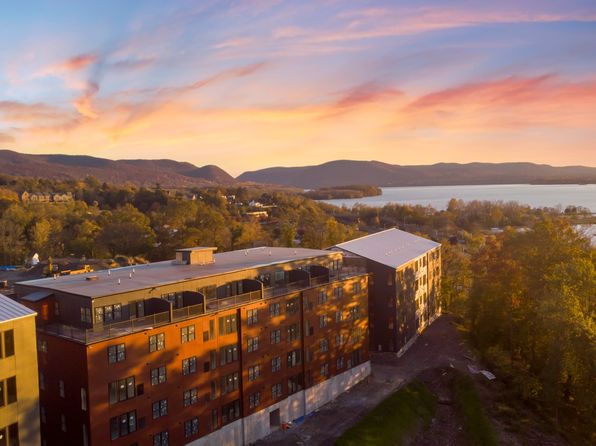 30 Edgewater Pl
