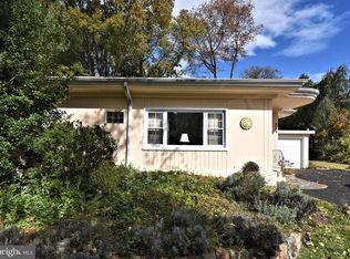 8105 Hull Dr, Wyndmoor, PA 19038