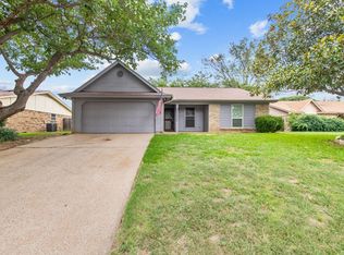 4633 Cripple Creek Rd, Haltom City, TX 76137