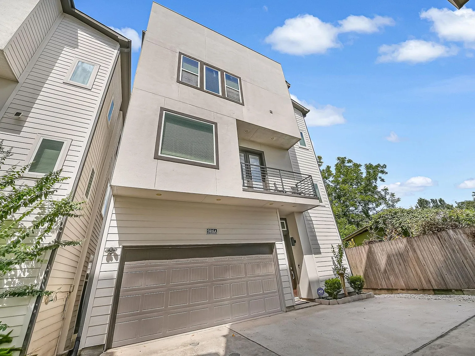 3 bed, 3.5 bath, 2229 sqft, $3,550 — Photo 2