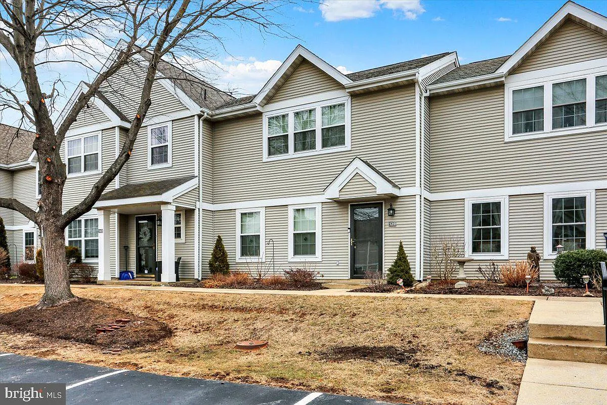 139 Laurel Ct photo 1