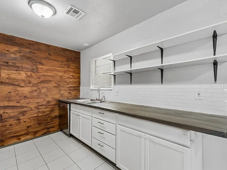511 S 7th St — Photo 3