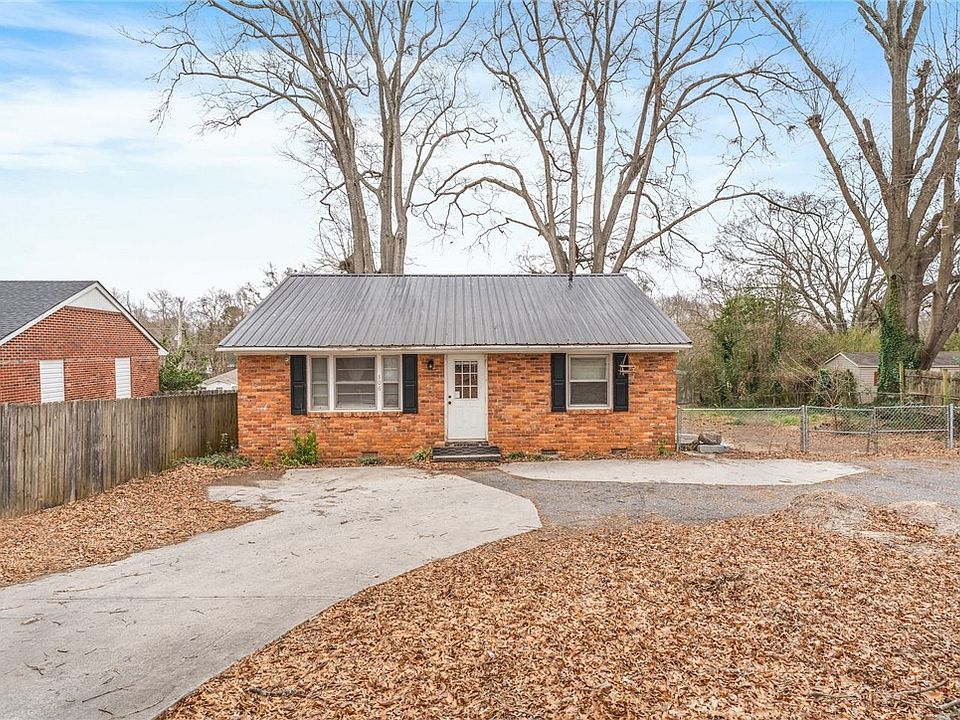 1st image of 306 Dogwood St
