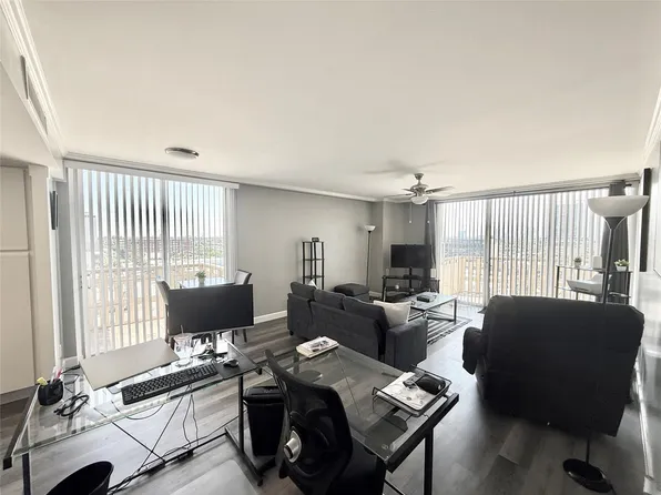 2016 Main St APT 902, Houston, TX 77002