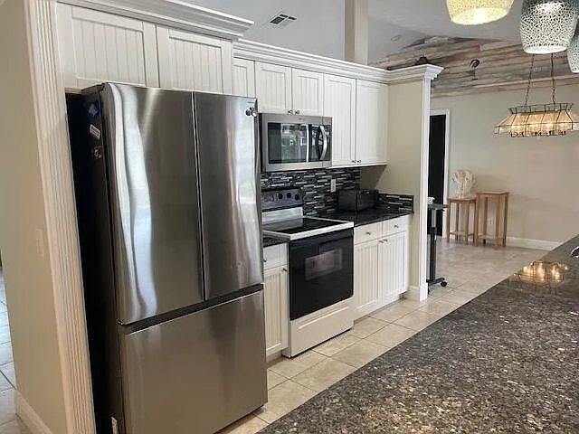 618 SE Streamlet Ave — Photo 5