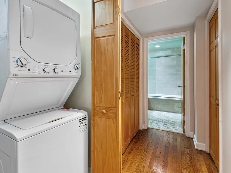 1420 W Erie St #1F — Photo 16