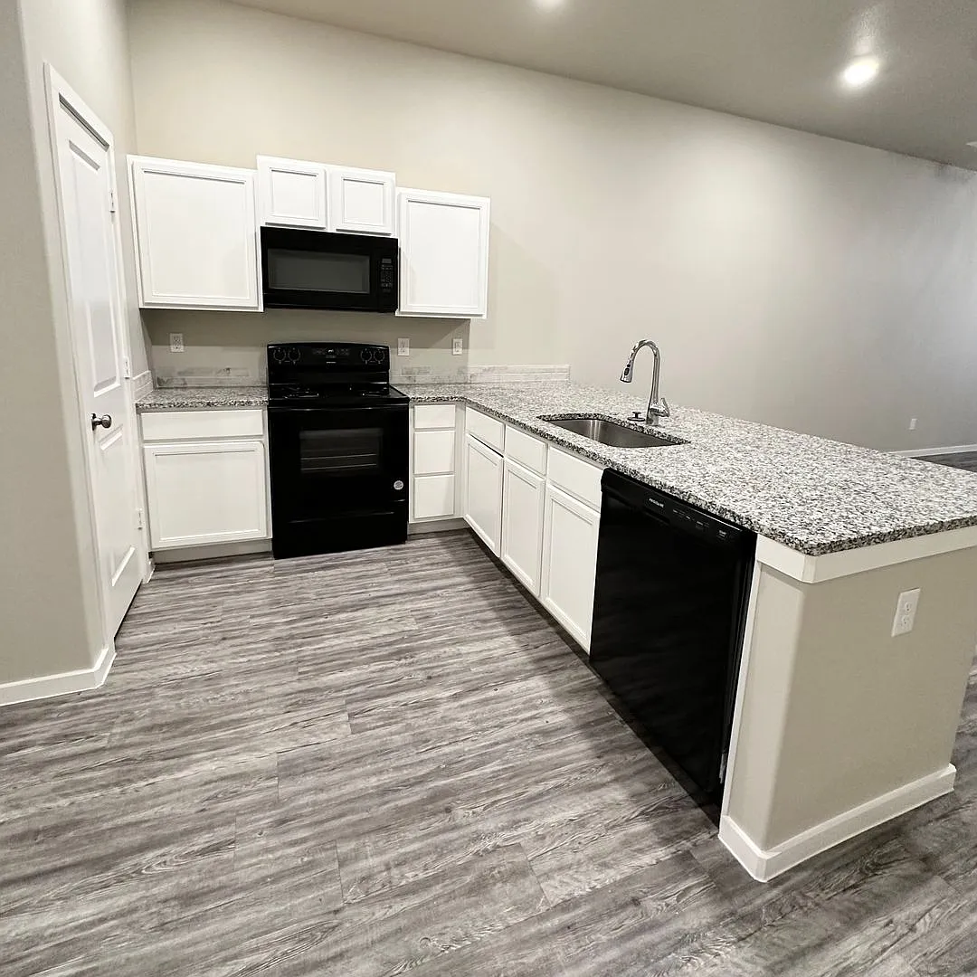 CD 2106 N. Avenue J — Photo 3
