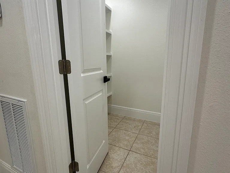 2723 Longwood Dr — Photo 19