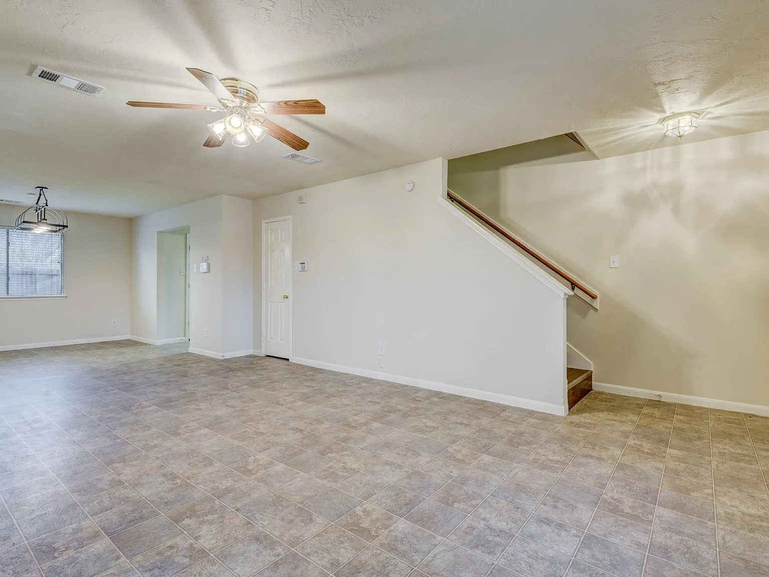 3 bed, 2.5 bath, 2166 sqft, $1,950 — Photo 4