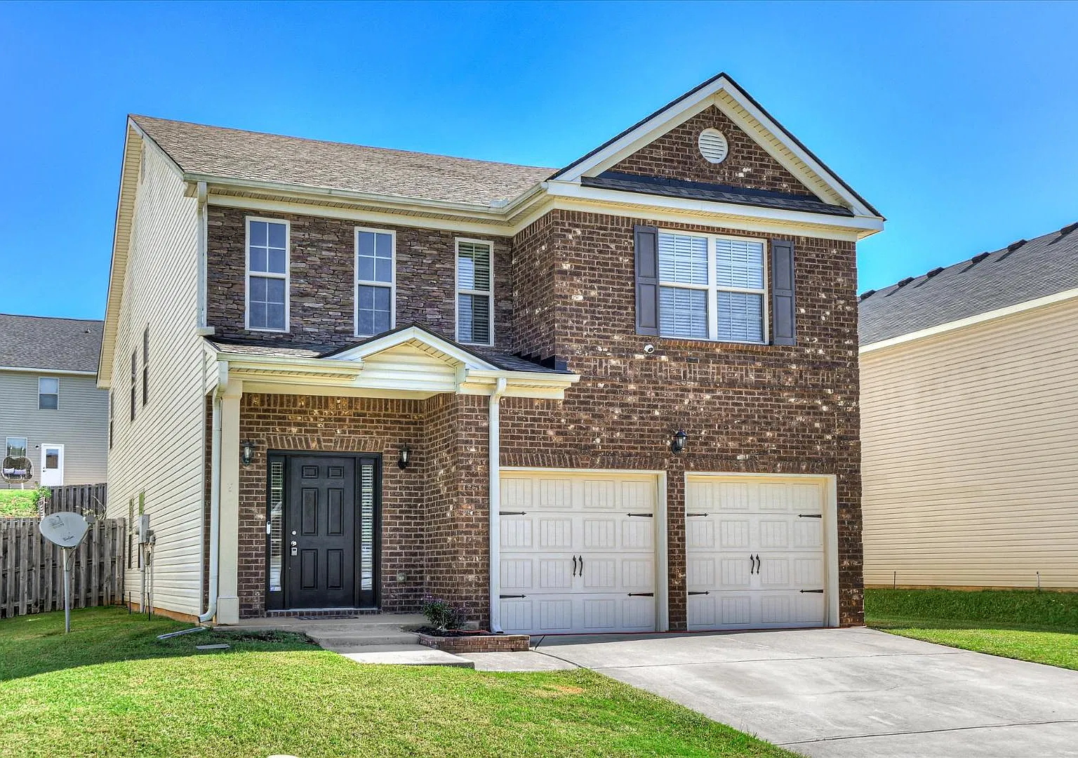 513 Lory Ln — Photo 2