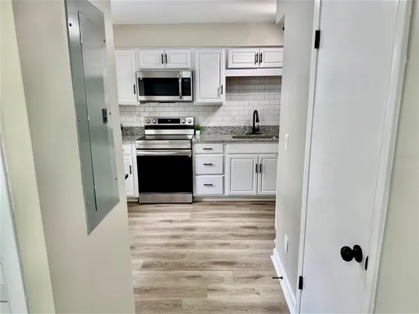 1884 Clearbrooke Dr, Clearwater, FL 33760