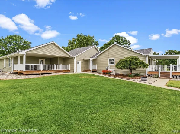 2566 N Five Mile Rd, Midland, MI 48642