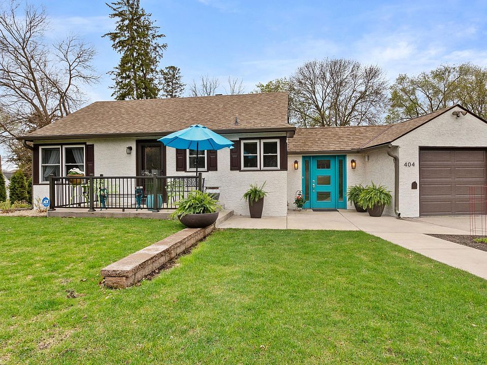 1st image of 404 Oakwood Dr