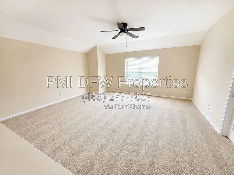 2332 Boardwalk Dr — Photo 4