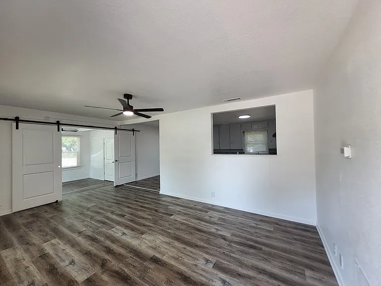 558 Harrison Ln — Photo 7