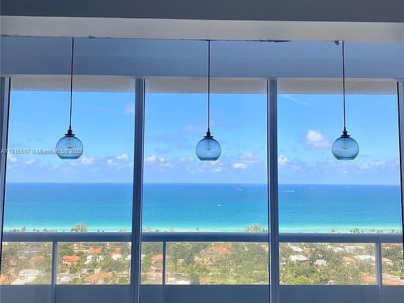 5th image of 20191 E Country Club Dr APT 901