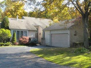 2235 Cameo Lake Ct, Bloomfield Hills, MI
