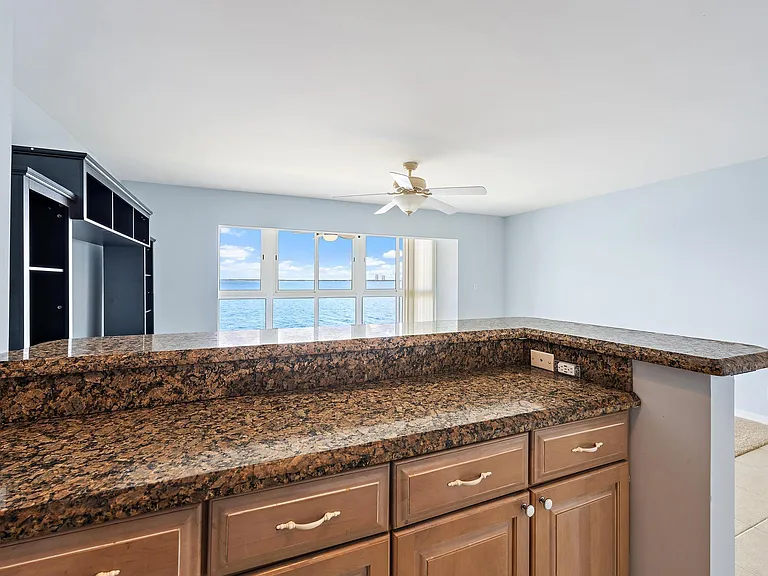 400 Wilma Cir #206 — Photo 8