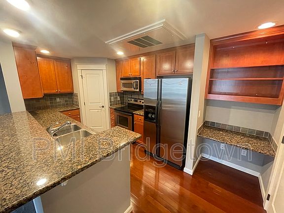 3rd image of 3260 Summerlinn Dr