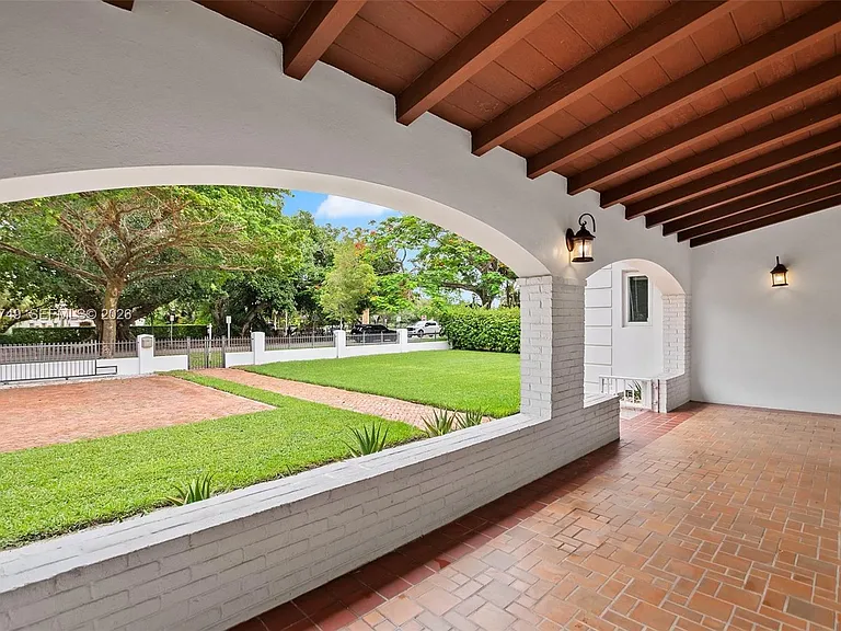 1808 Granada Blvd — Photo 3