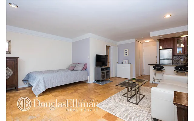 Sold by Douglas Elliman | media 15