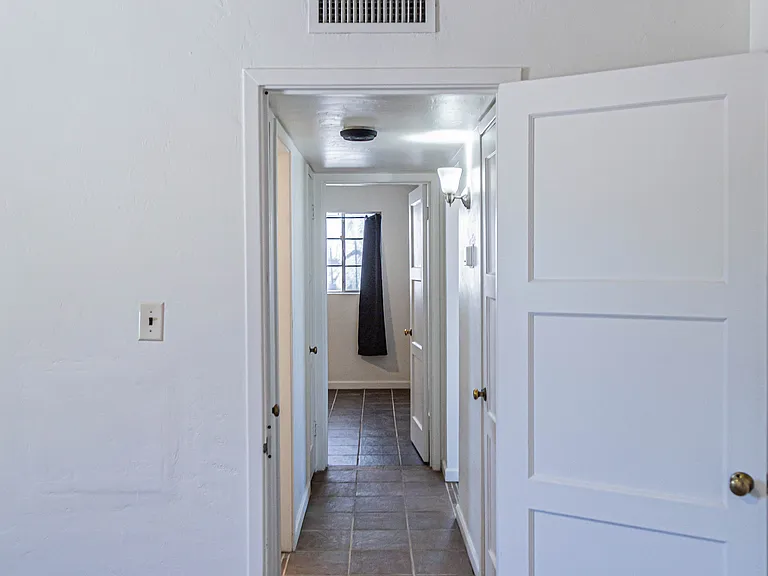 5042 E Eastland St — Photo 10