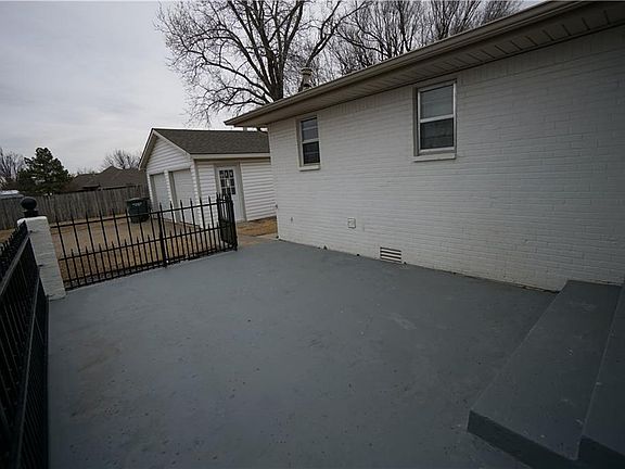 4th image of 4401 SE 37th St