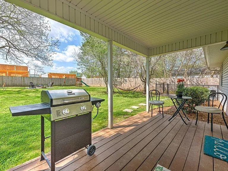 718 W Maple St — Photo 39
