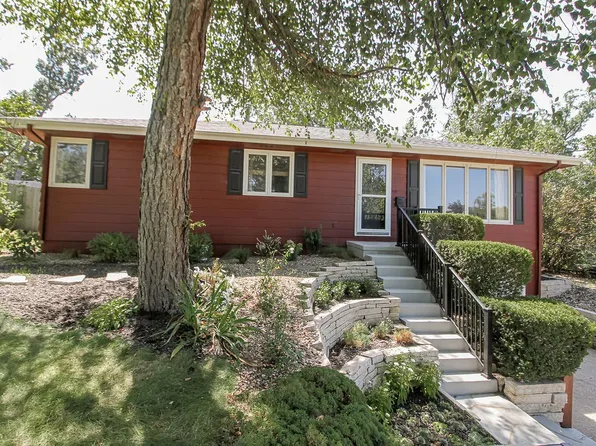 2517 Falcon Dr NE, Cedar Rapids, IA 52402