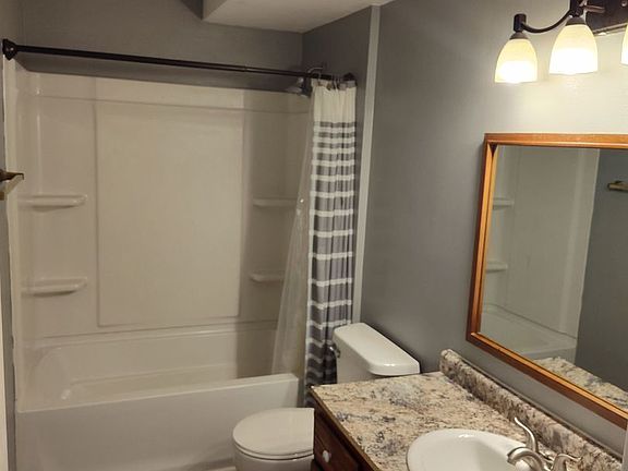4th image of 1040 Meadow St APT 2