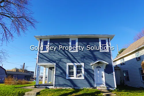 2233 E Lynn Street Photo 1