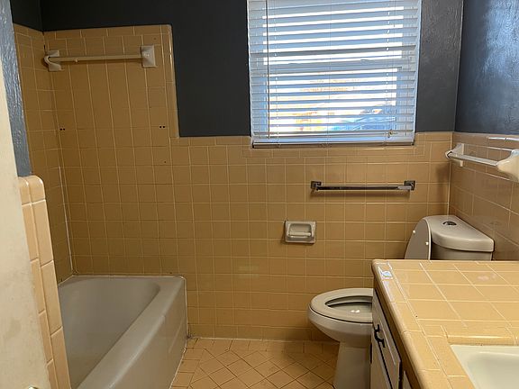 5th image of 4304 NW 54th St