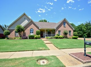 1083 Heather Lake Dr, Collierville, TN 38017