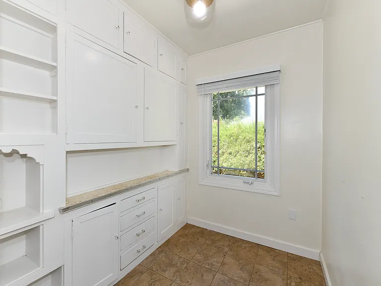 619 Seymour St — Photo 18