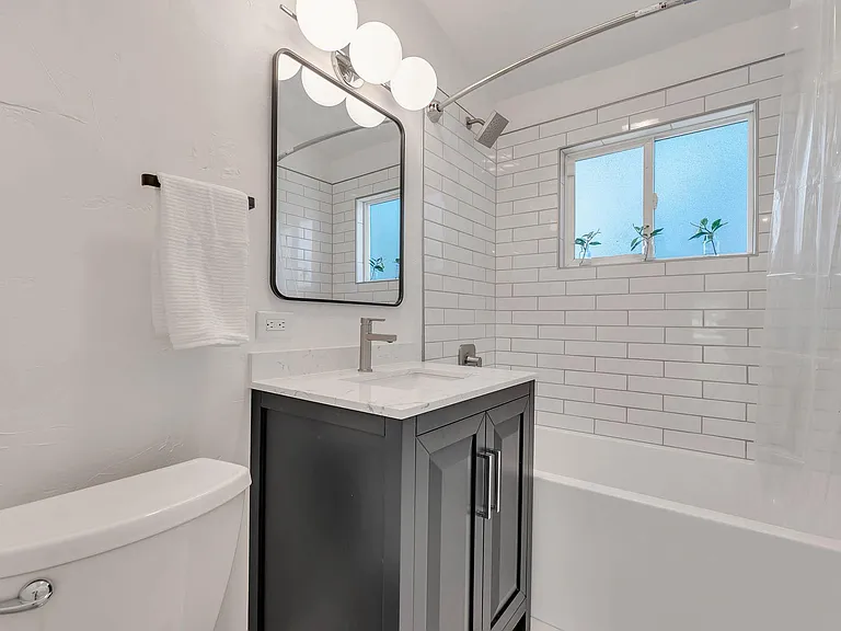 5338 Campo Rd — Photo 11