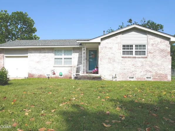 2024 E St NW, Miami, OK 74354