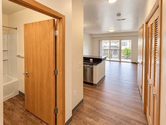 4th image of 410 E Main St #301