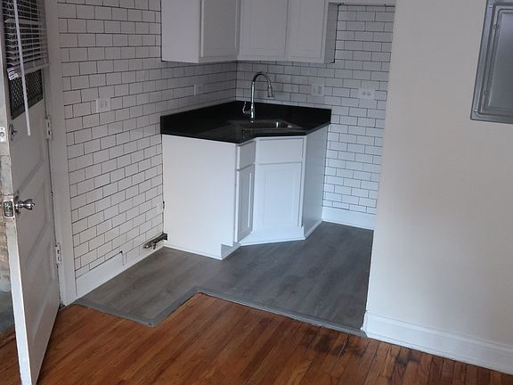 2nd image of 1700 W Albion Ave #1S