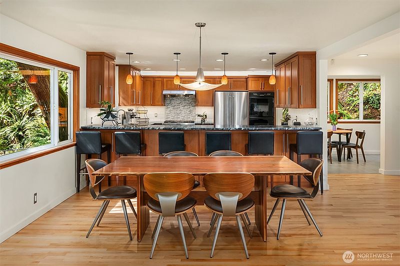5th image of 5021 E Mercer Way