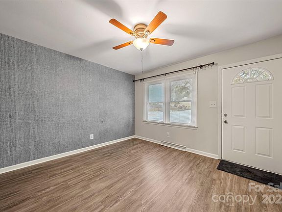 5th image of 2311 Maplewood Dr