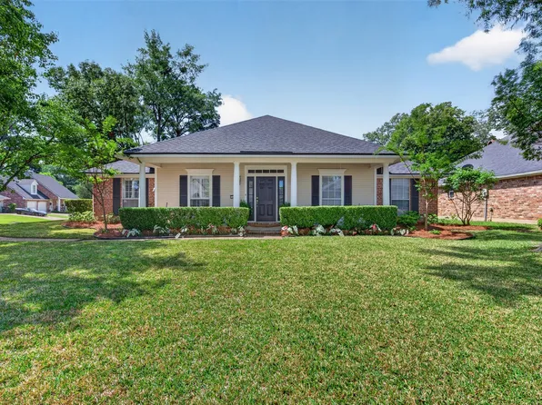 111 Hanging Moss Ln, Benton, LA 71006