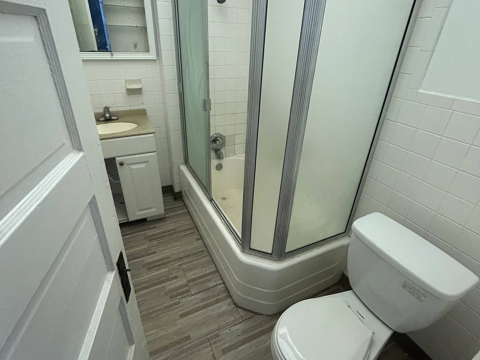 4 bed, 950 sqft, $1,300 — Photo 3